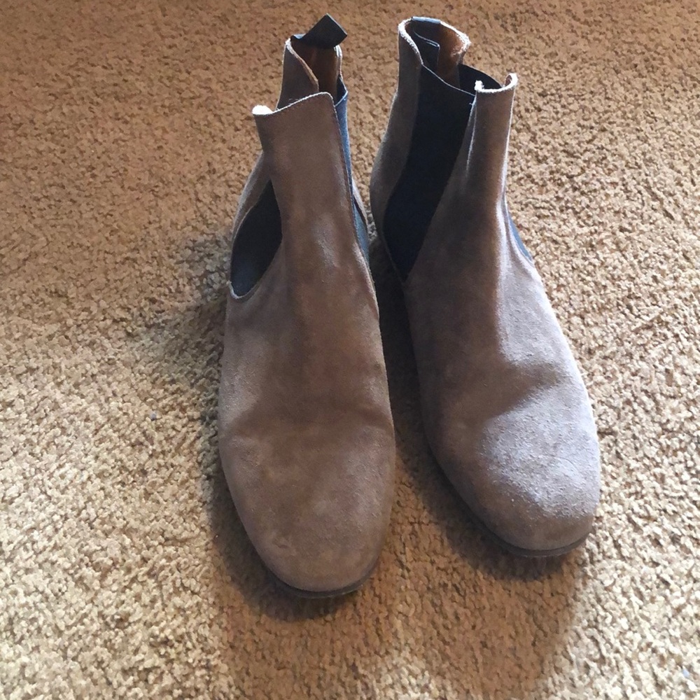 Made in Italy. Suede black and brown booties